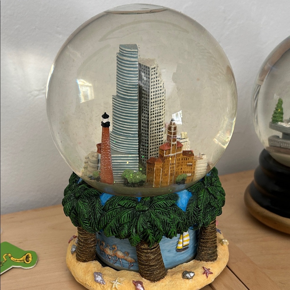 NY Globe and Fla globes with music